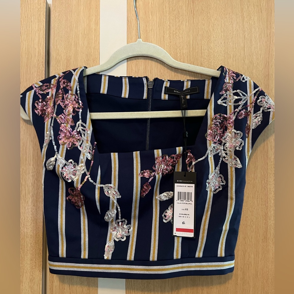 BCBG top! Very classic